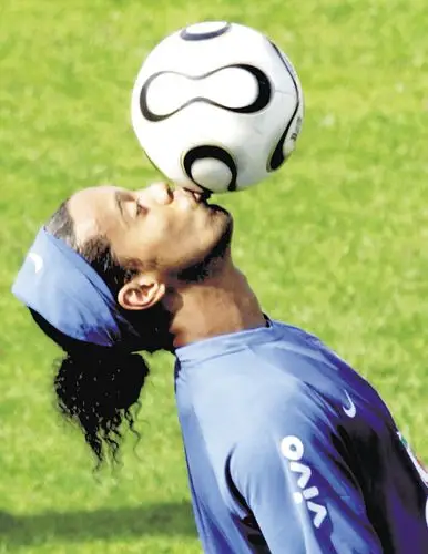 内背身护球 内背身护球